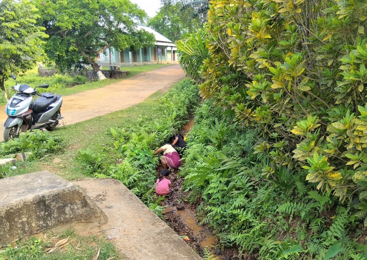 An Eight-Month Pregnant Woman Fishing with her Daughter
